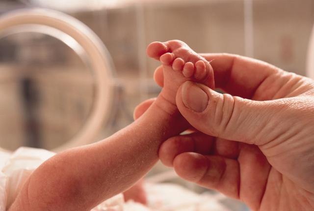 Čudo u Britaniji: Porodila se dva puta u 17 dana